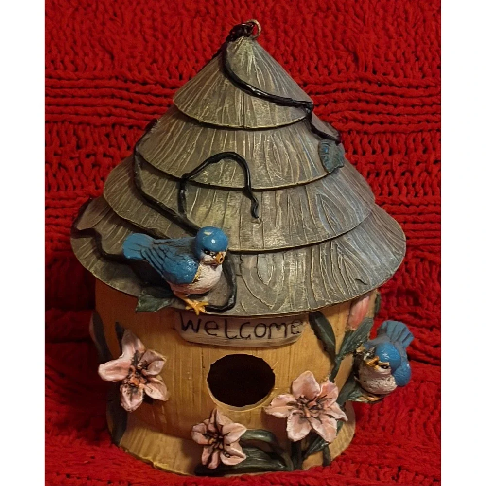 Rustic Resin Hanging Birdhouse Bluebirds Pink Lilies Welcome Sign Garden Decor